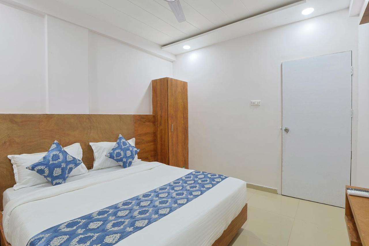 Hotel Monville Group Vadodara Extérieur photo