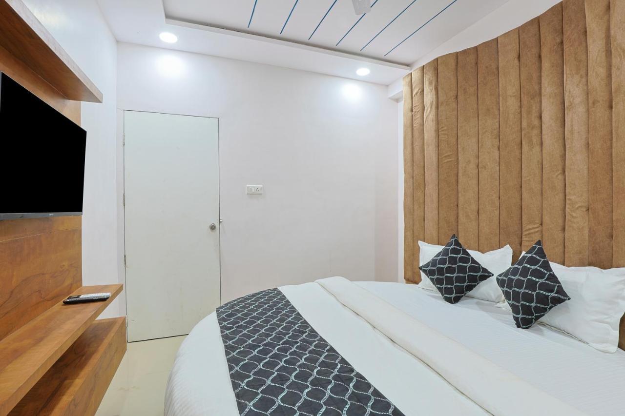 Hotel Monville Group Vadodara Extérieur photo