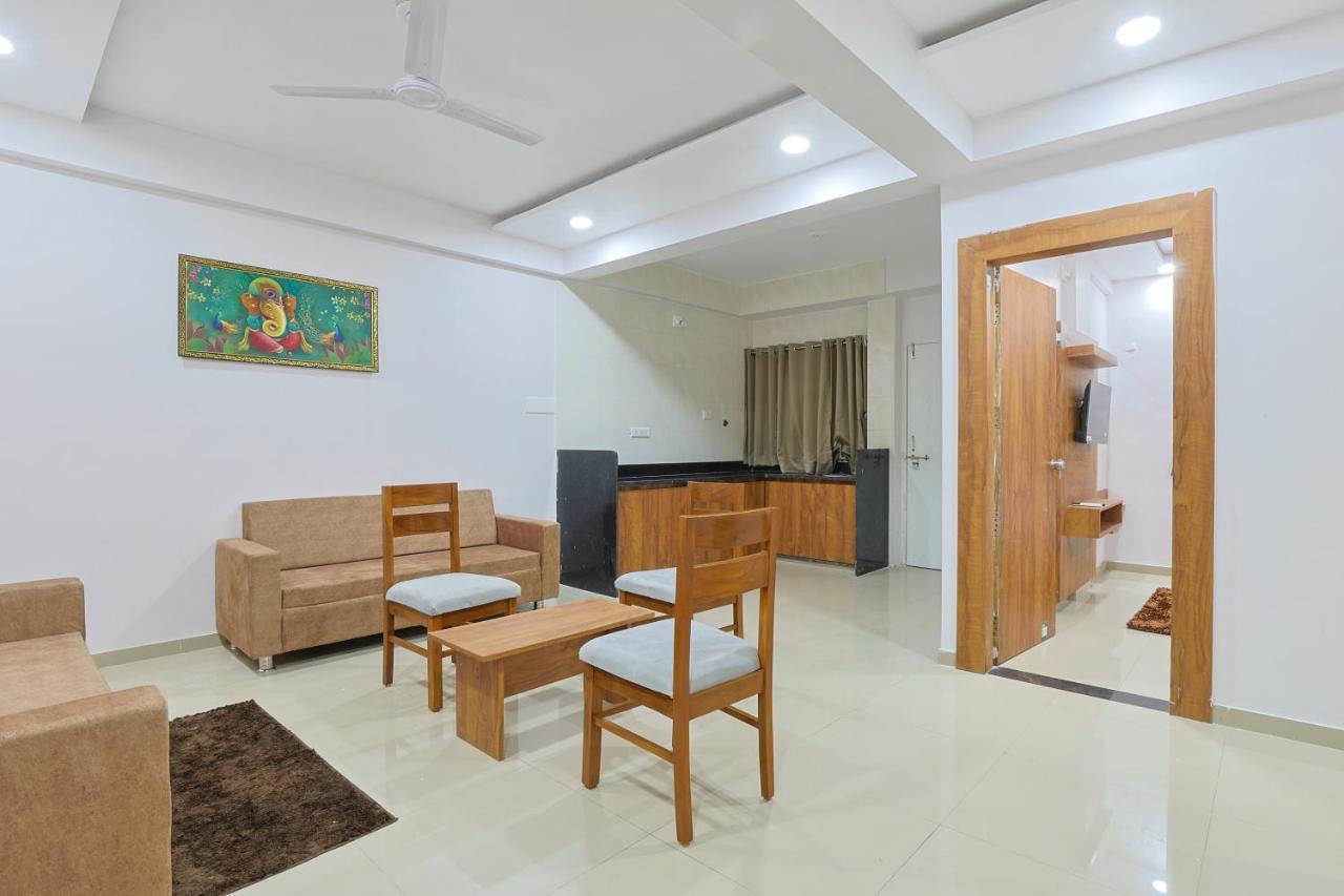 Hotel Monville Group Vadodara Extérieur photo