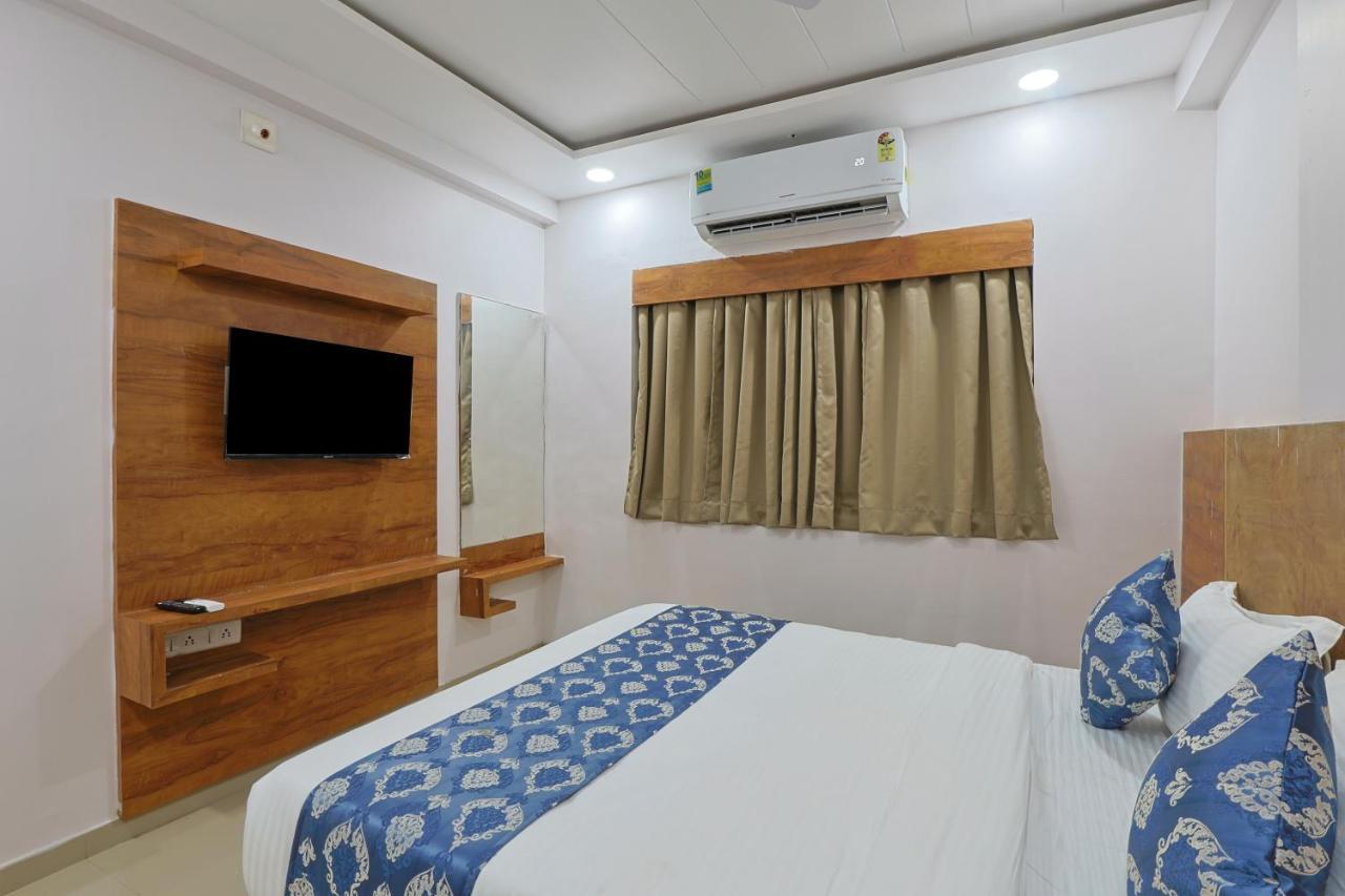 Hotel Monville Group Vadodara Extérieur photo