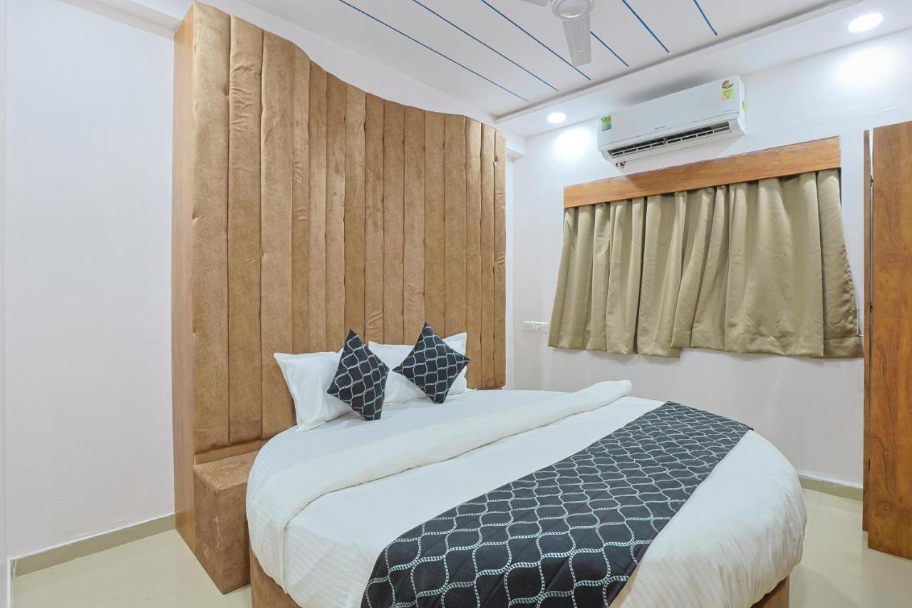 Hotel Monville Group Vadodara Extérieur photo