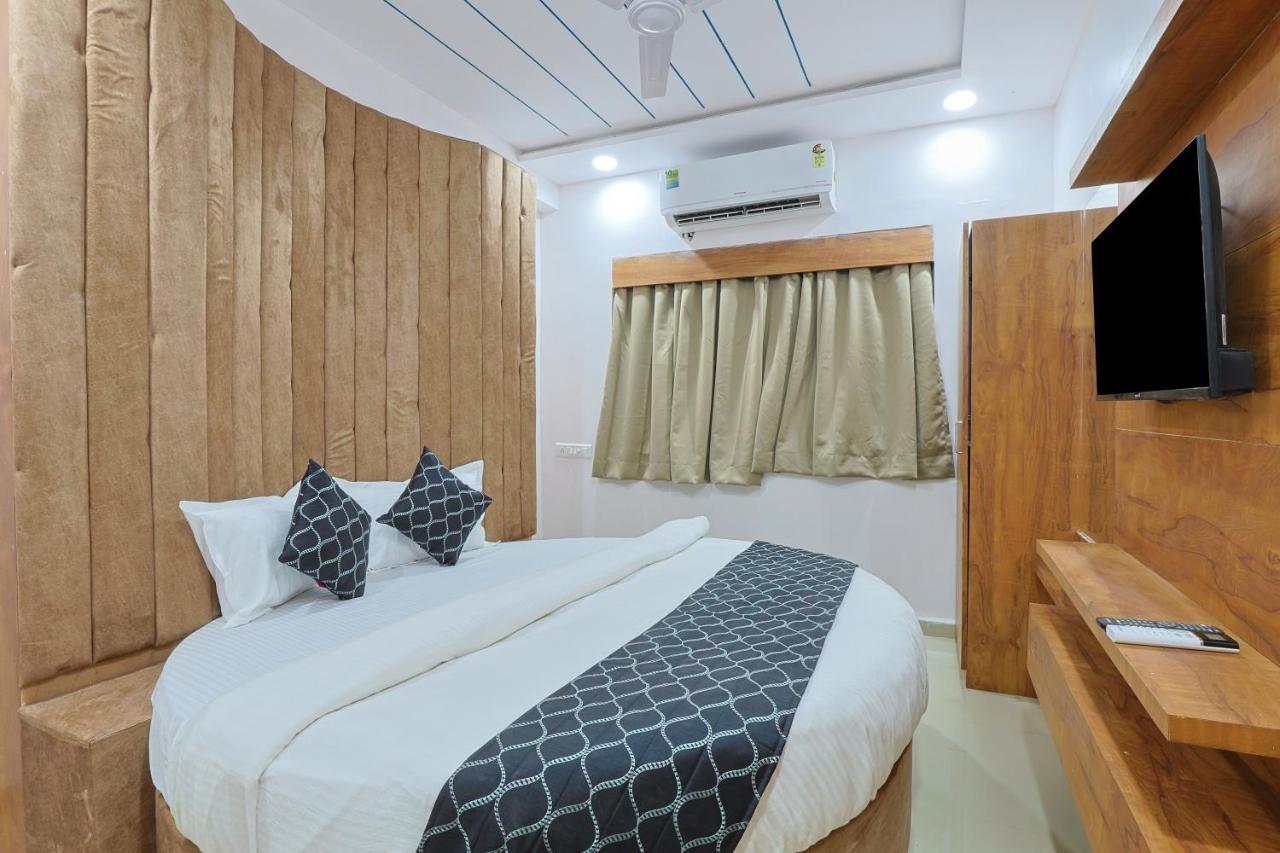 Hotel Monville Group Vadodara Extérieur photo