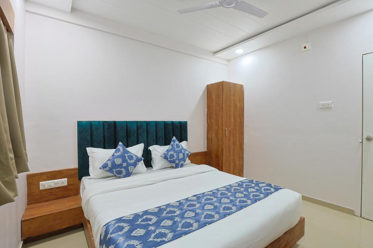 Hotel Monville Group Vadodara Extérieur photo
