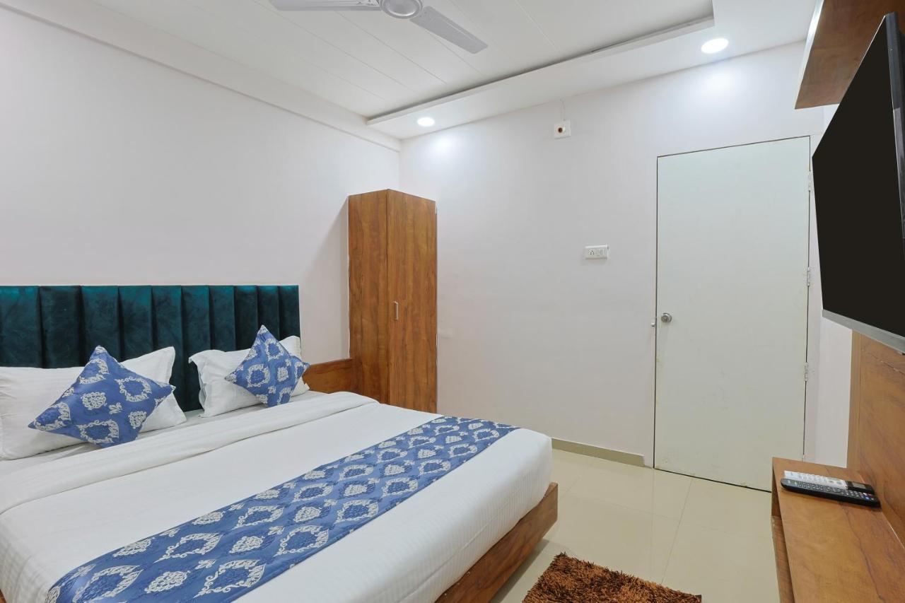 Hotel Monville Group Vadodara Extérieur photo