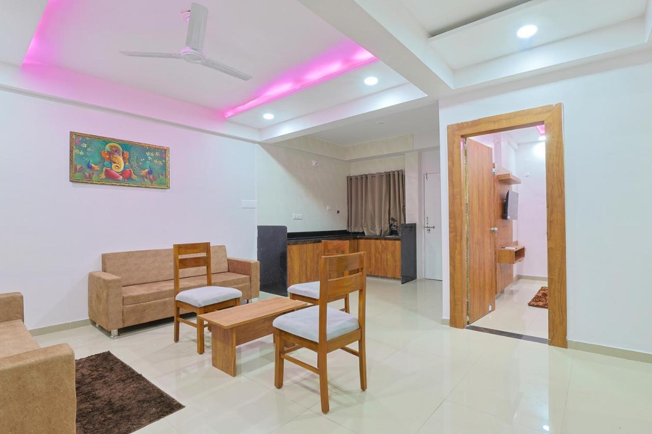 Hotel Monville Group Vadodara Extérieur photo