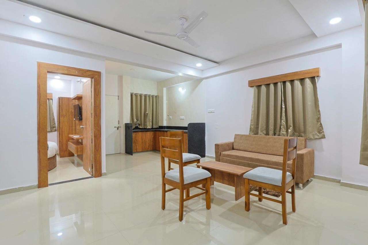 Hotel Monville Group Vadodara Extérieur photo