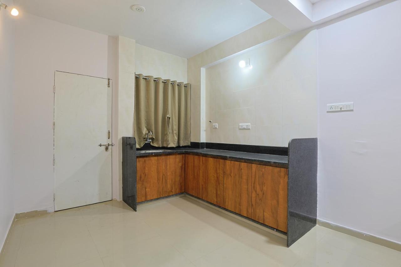 Hotel Monville Group Vadodara Extérieur photo