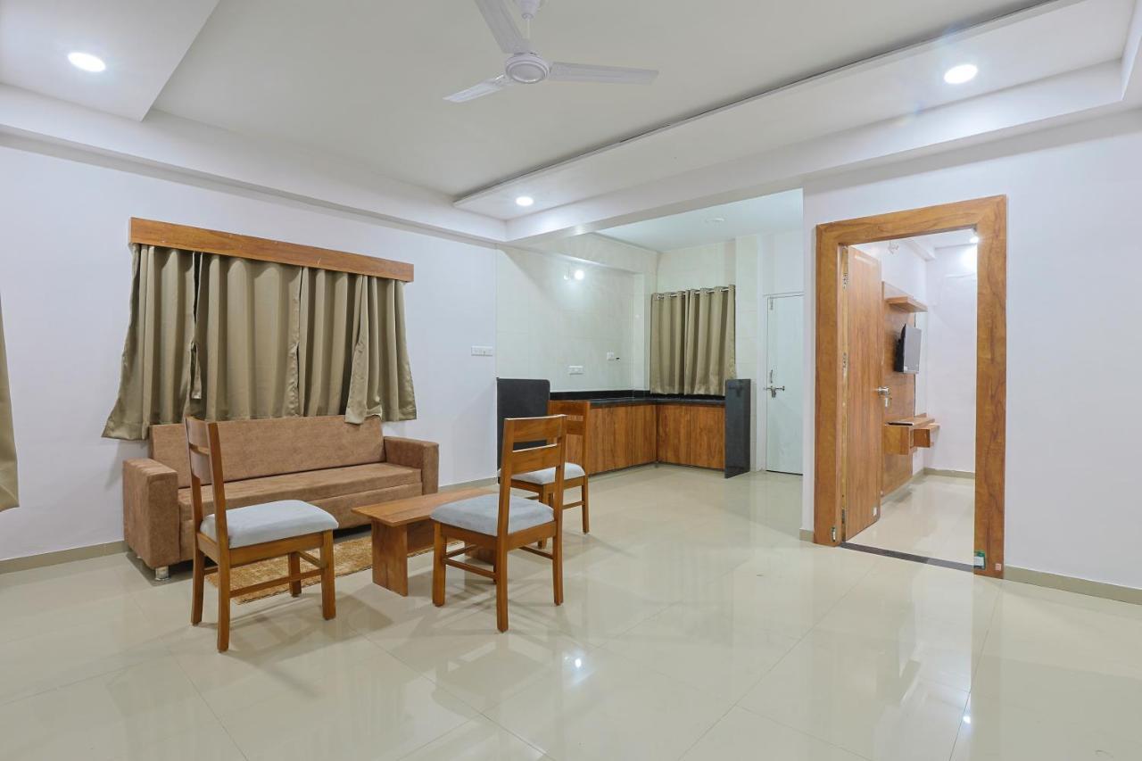 Hotel Monville Group Vadodara Extérieur photo