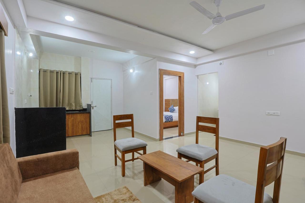 Hotel Monville Group Vadodara Extérieur photo