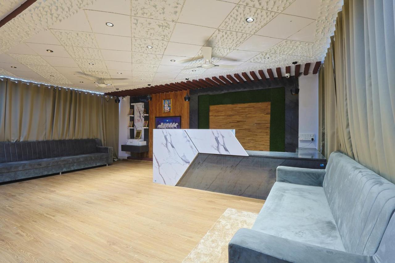 Hotel Monville Group Vadodara Extérieur photo