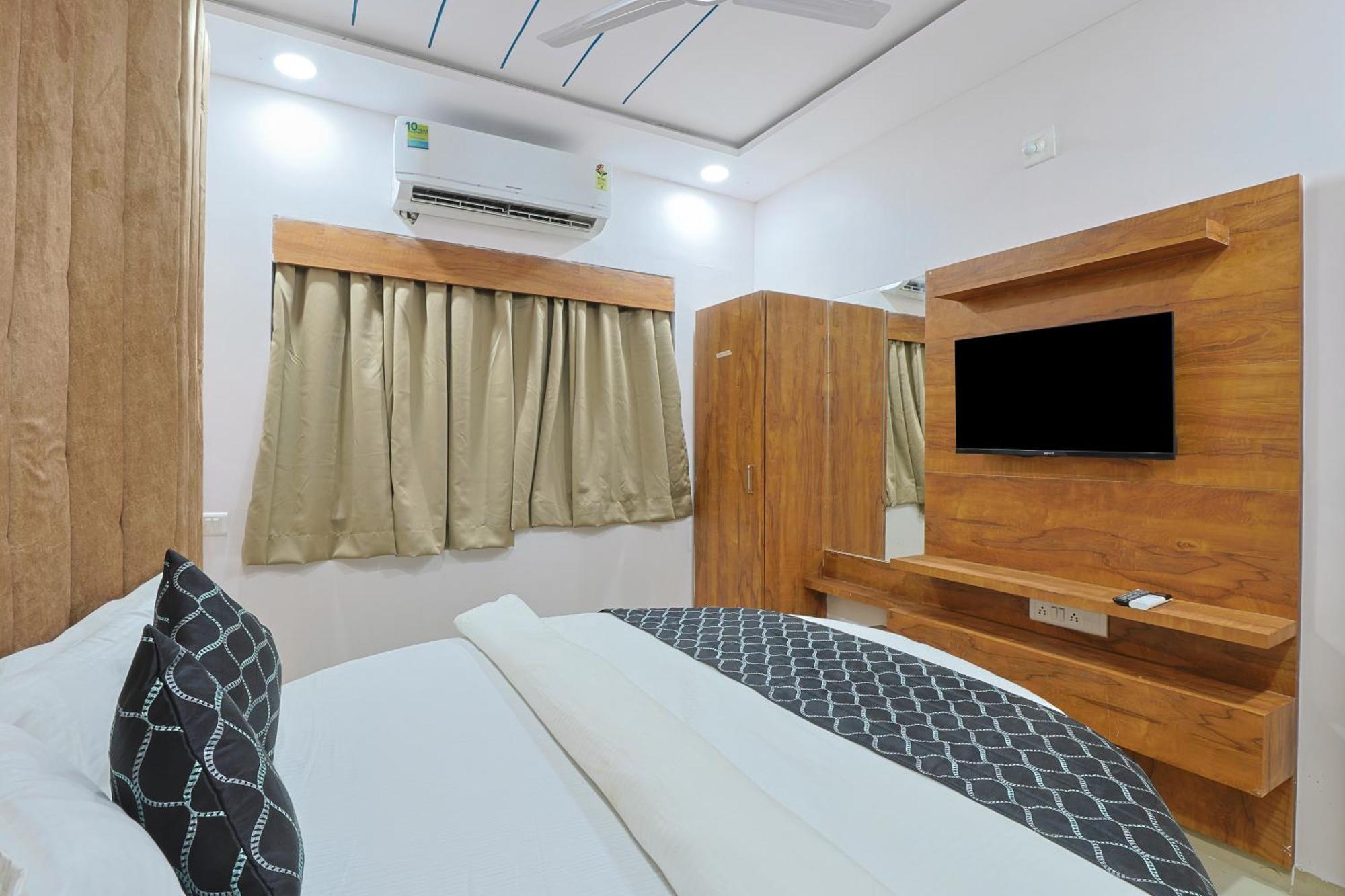 Hotel Monville Group Vadodara Extérieur photo