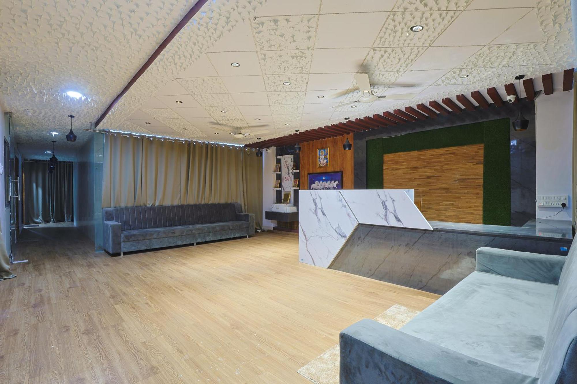 Hotel Monville Group Vadodara Extérieur photo