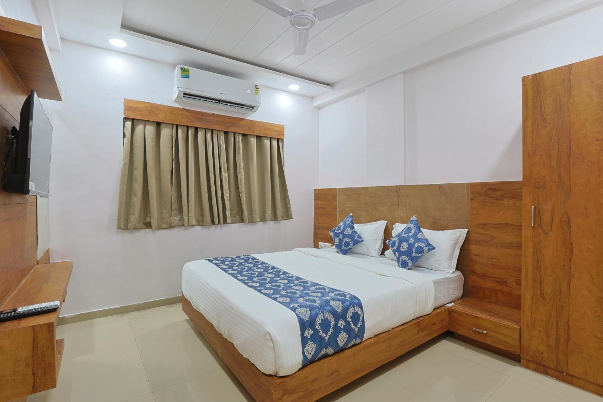 Hotel Monville Group Vadodara Extérieur photo