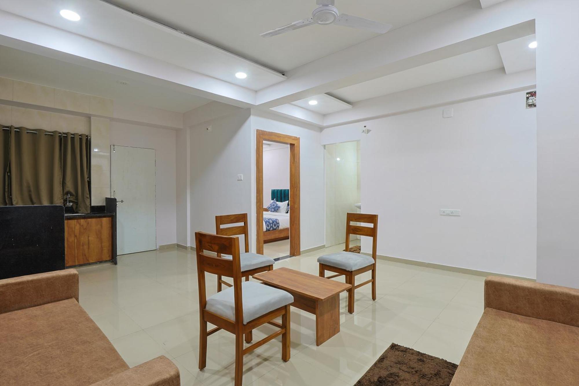 Hotel Monville Group Vadodara Extérieur photo
